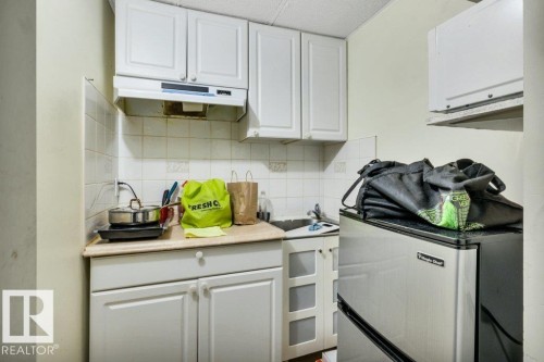3135 34B Avenue Nw, Edmonton, AB - Indoor Photo Showing Kitchen