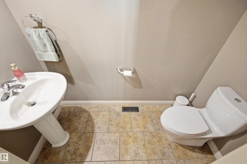 12429 17A Avenue Sw, Edmonton, AB - Indoor Photo Showing Bathroom