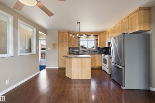 7540 152C Avenue Nw, Edmonton, AB - Indoor Photo Showing Kitchen