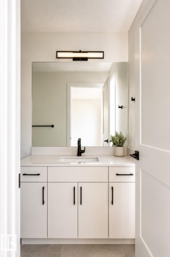 10546 72 Avenue Nw, Edmonton, AB - Indoor Photo Showing Bathroom