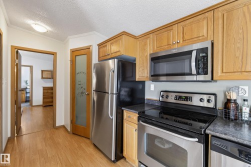 547 Evergreen Park Northwest, Edmonton, AB - Indoor Photo Showing Kitchen