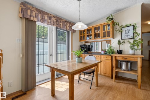 547 Evergreen Park Northwest, Edmonton, AB - Indoor Photo Showing Dining Room