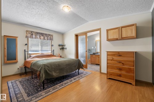 547 Evergreen Park Northwest, Edmonton, AB - Indoor Photo Showing Bedroom