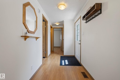 547 Evergreen Park Northwest, Edmonton, AB - Indoor Photo Showing Other Room