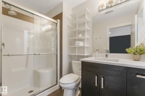10433 70 Avenue Nw, Edmonton, AB - Indoor Photo Showing Bathroom