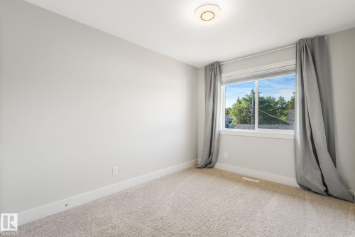 10433 70 Avenue Nw, Edmonton, AB - Indoor