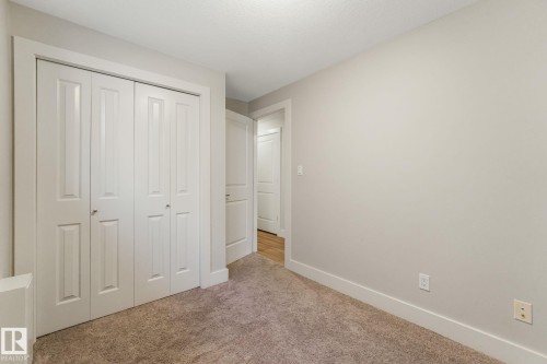 10433 70 Avenue Nw, Edmonton, AB - Indoor