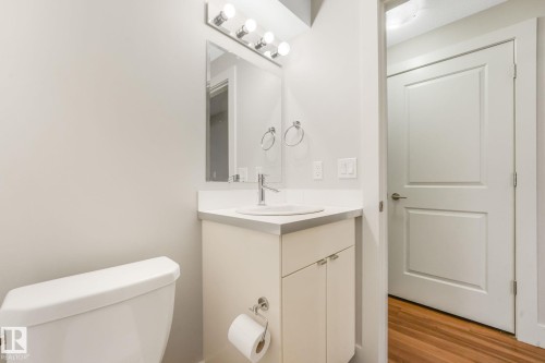 10433 70 Avenue Nw, Edmonton, AB - Indoor Photo Showing Bathroom