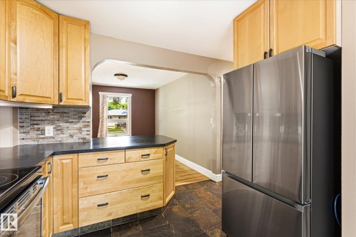 11322 56 Street Nw, Edmonton, AB - Indoor Photo Showing Kitchen