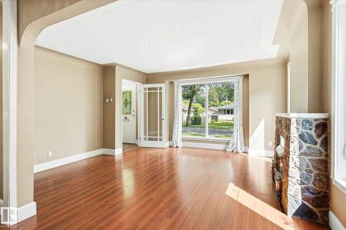11322 56 Street Nw, Edmonton, AB - Indoor Photo Showing Other Room