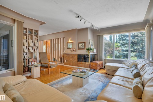 11807 91 Avenue Nw, Edmonton, AB - Indoor Photo Showing Living Room
