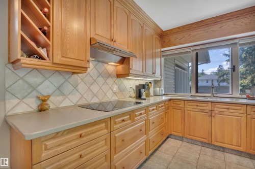 11807 91 Avenue Nw, Edmonton, AB - Indoor Photo Showing Kitchen