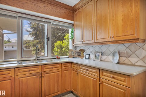 11807 91 Avenue Nw, Edmonton, AB - Indoor Photo Showing Kitchen