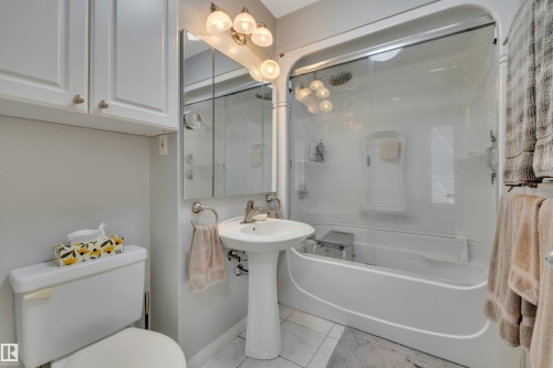 11807 91 Avenue Nw, Edmonton, AB - Indoor Photo Showing Bathroom