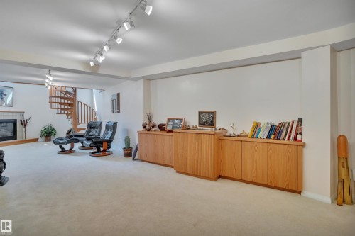 11807 91 Avenue Nw, Edmonton, AB - Indoor