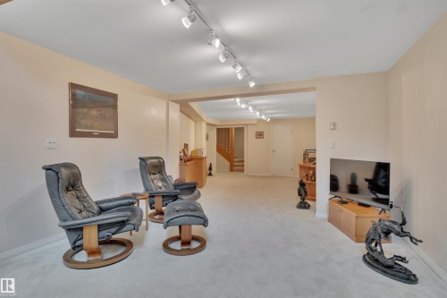 11807 91 Avenue Nw, Edmonton, AB - Indoor