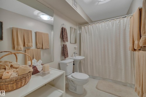 11807 91 Avenue Nw, Edmonton, AB - Indoor Photo Showing Bathroom