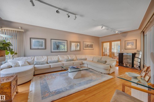 11807 91 Avenue Nw, Edmonton, AB - Indoor Photo Showing Living Room