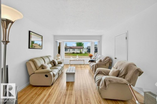 13523 65 Street, Edmonton, AB - Indoor Photo Showing Living Room