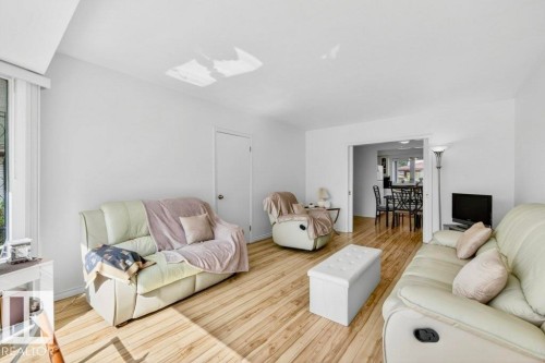 13523 65 Street, Edmonton, AB - Indoor Photo Showing Living Room