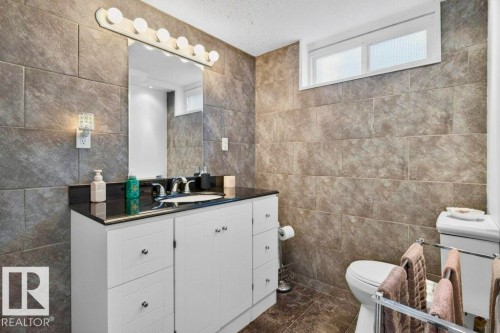 13523 65 Street, Edmonton, AB - Indoor Photo Showing Bathroom