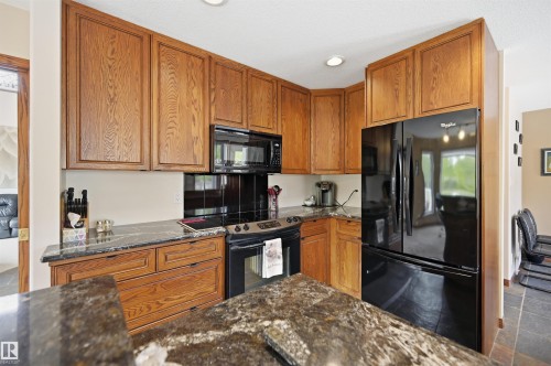 777 Butterworth Drive Nw, Edmonton, AB - Indoor Photo Showing Kitchen