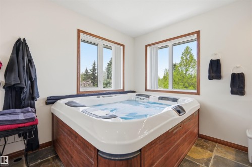 777 Butterworth Drive Nw, Edmonton, AB - Indoor