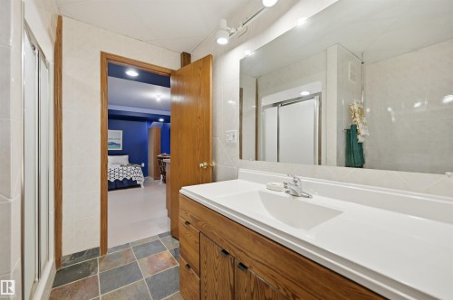 777 Butterworth Drive Nw, Edmonton, AB - Indoor Photo Showing Bathroom