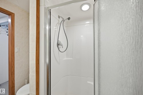 777 Butterworth Drive Nw, Edmonton, AB - Indoor Photo Showing Bathroom