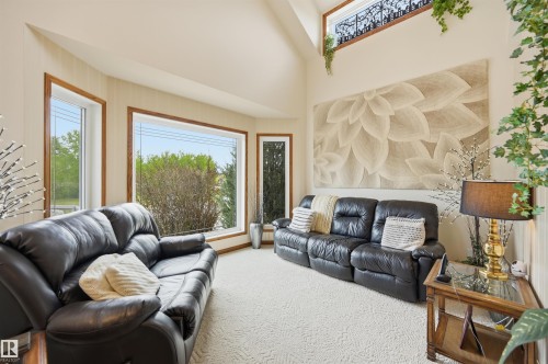 777 Butterworth Drive Nw, Edmonton, AB - Indoor Photo Showing Living Room