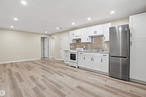12235 St Albert Trail Nw, Edmonton, AB - Indoor Photo Showing Kitchen