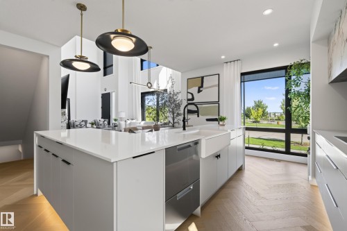 #42 5 Rondeau Dr, St. Albert, AB - Indoor Photo Showing Kitchen With Upgraded Kitchen