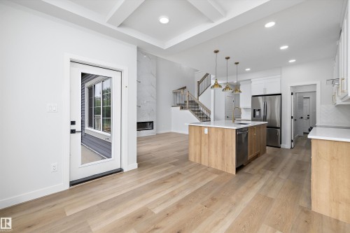 Open-concept living area with wood-finish flooring - 919 Elderberry Landing Nw, Edmonton, AB - Indoor Photo Showing Kitchen