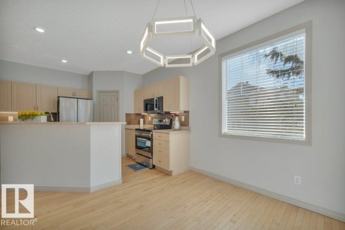 #41 1650 Towne Center Bv Nw, Edmonton, AB - Indoor Photo Showing Kitchen