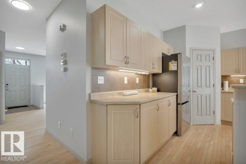 #41 1650 Towne Center Bv Nw, Edmonton, AB - Indoor Photo Showing Kitchen