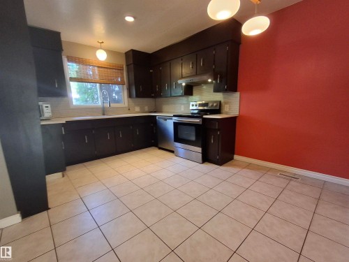 2914 48 Street Nw, Edmonton, AB - Indoor Photo Showing Kitchen
