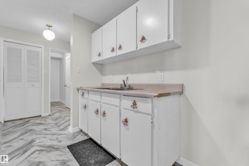 #105 10725 111St Nw, Edmonton, AB - Indoor