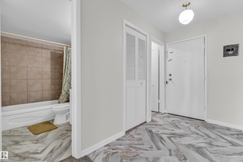#105 10725 111St Nw, Edmonton, AB - Indoor