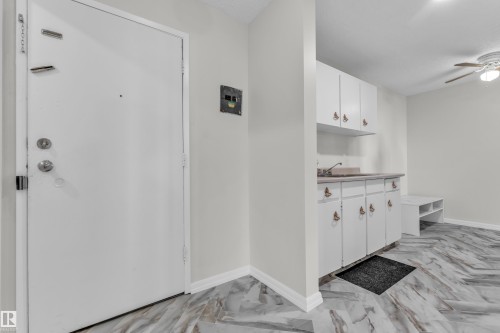 #105 10725 111St Nw, Edmonton, AB - Indoor