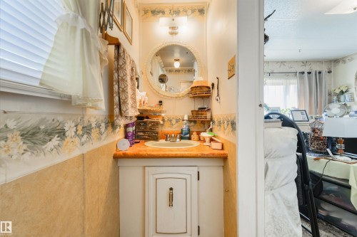 8 Keyhole Crescent, Edmonton, AB - Indoor Photo Showing Bathroom