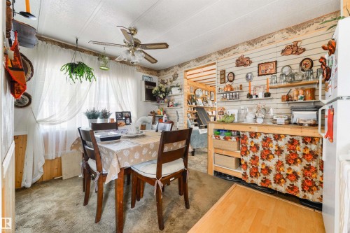 8 Keyhole Crescent, Edmonton, AB - Indoor Photo Showing Dining Room