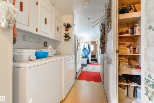 8 Keyhole Crescent, Edmonton, AB - Indoor Photo Showing Laundry Room
