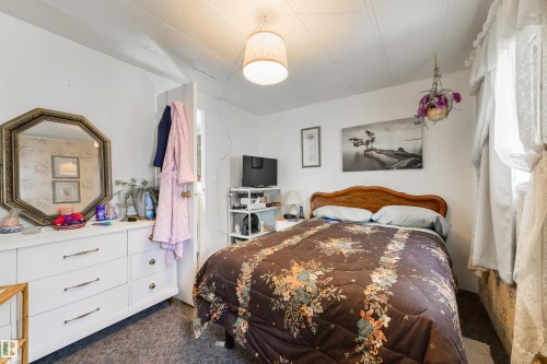 8 Keyhole Crescent, Edmonton, AB - Indoor Photo Showing Bedroom