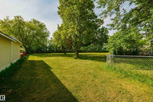 8 Keyhole Crescent, Edmonton, AB - Outdoor