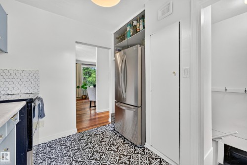 7530 80 Avenue Nw, Edmonton, AB - Indoor Photo Showing Kitchen