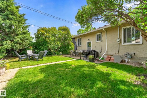 7530 80 Avenue Nw, Edmonton, AB - Outdoor