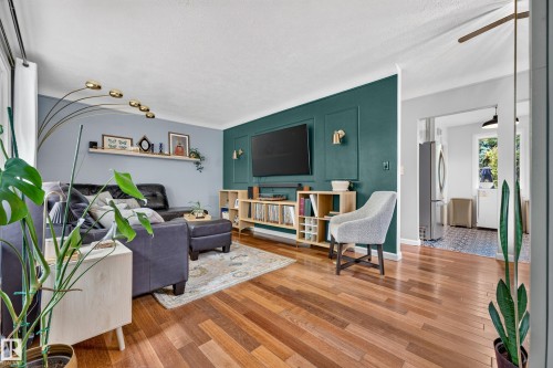 7530 80 Avenue Nw, Edmonton, AB - Indoor