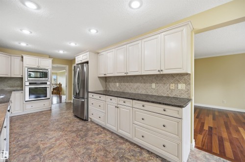 337 Twin Brooks Drive Nw, Edmonton, AB - Indoor Photo Showing Kitchen
