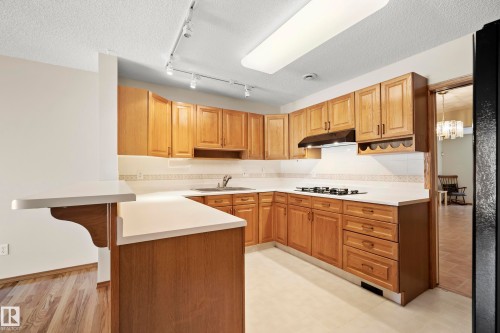 10014 97 Avenue Nw, Edmonton, AB - Indoor Photo Showing Kitchen