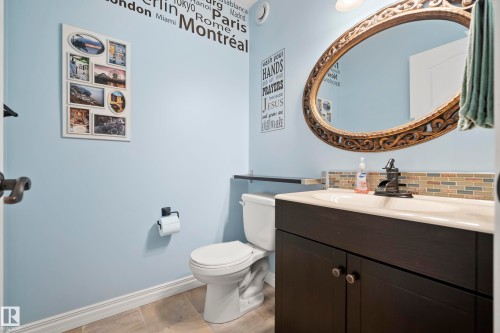 10014 97 Avenue Nw, Edmonton, AB - Indoor Photo Showing Bathroom